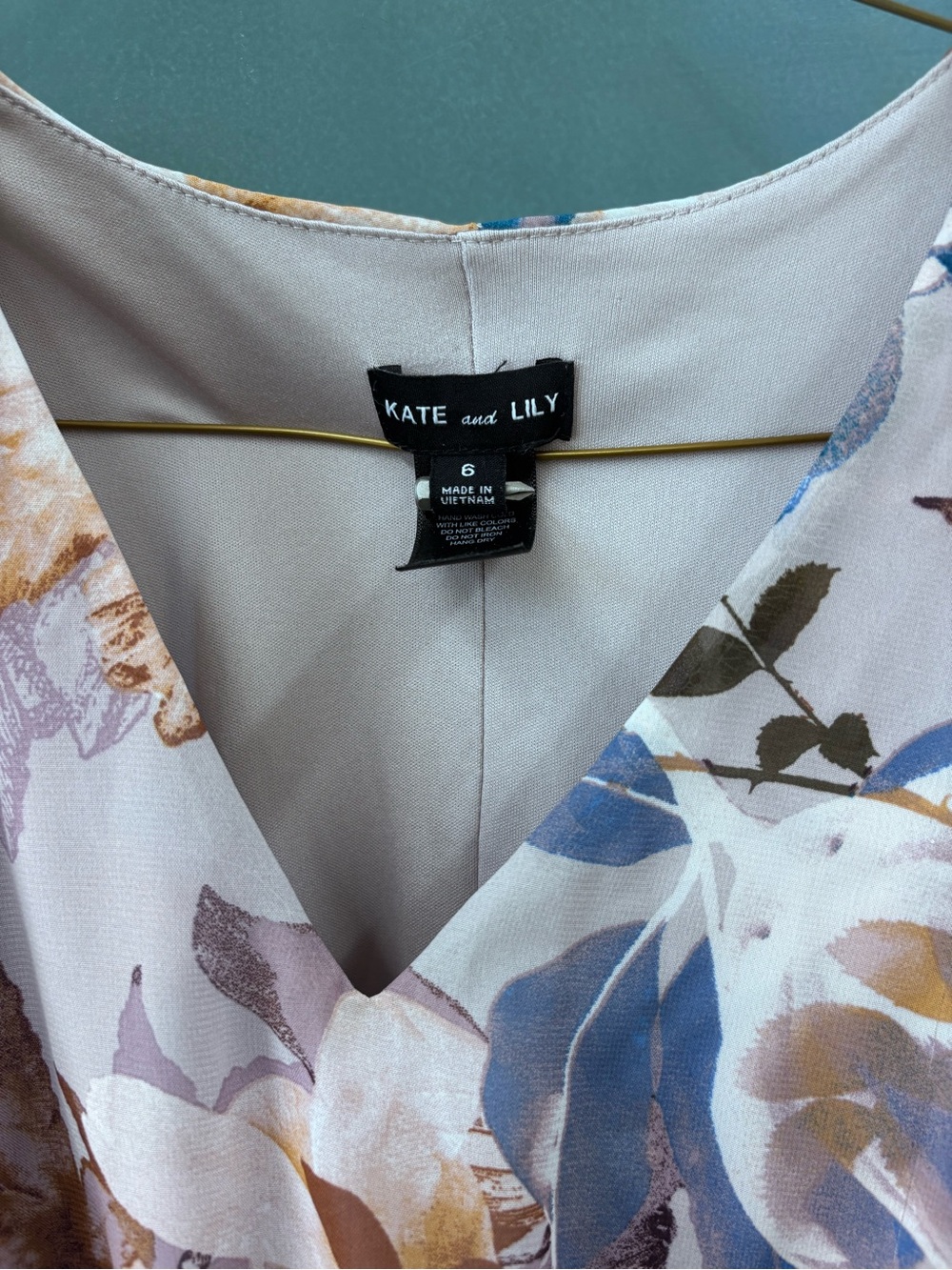 Kate and Lily Mauve Floral V-Neck Women’s Dress Sz 6
